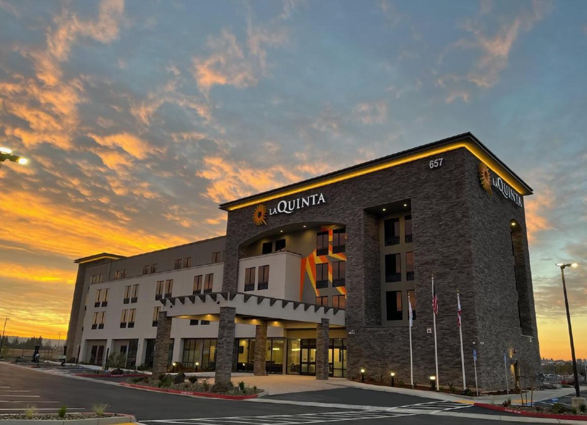 La Quinta Inn And Suites By Wyndham لينكون المظهر الخارجي الصورة