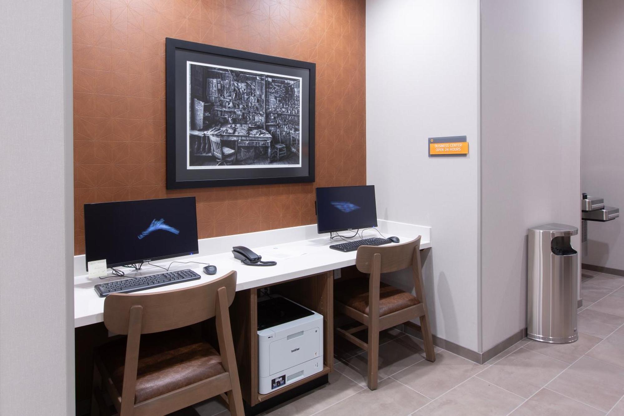 La Quinta Inn And Suites By Wyndham لينكون المظهر الخارجي الصورة