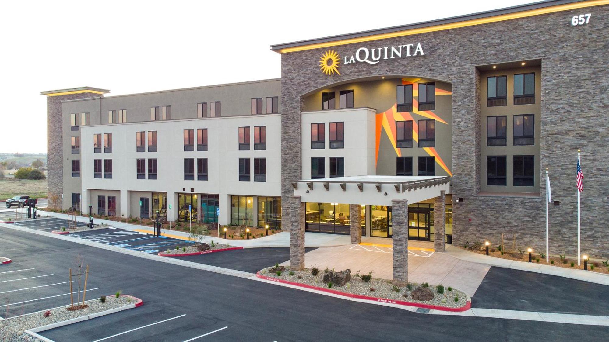 La Quinta Inn And Suites By Wyndham لينكون المظهر الخارجي الصورة
